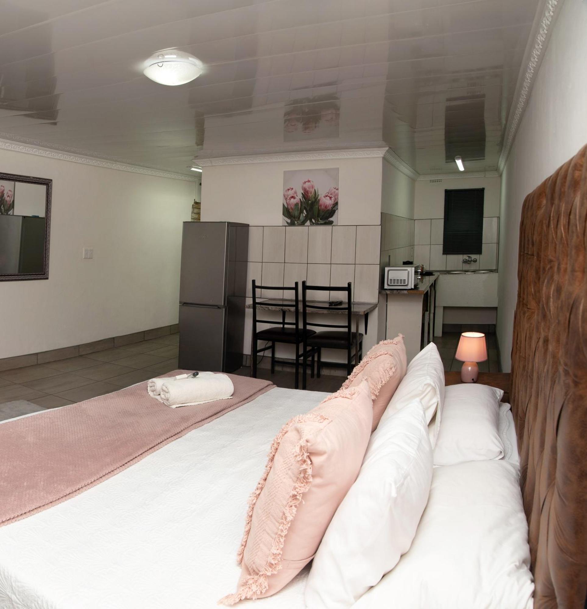 Gold Guest & Conference Bed and Breakfast Welkom Exteriör bild